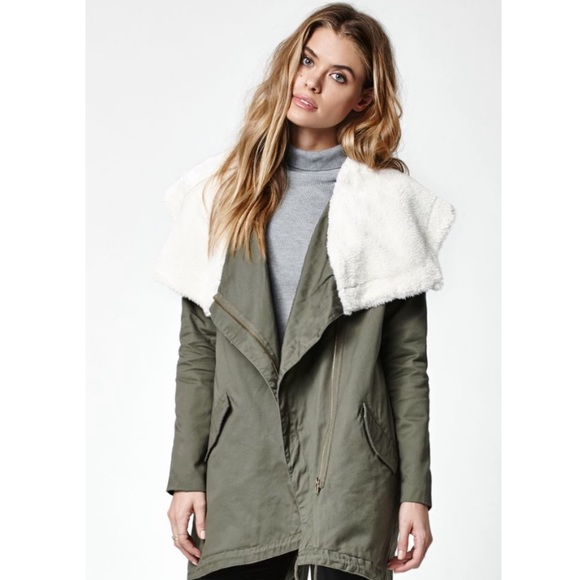 La Hearts Jackets & Blazers - New olive green jacket with furry collar
